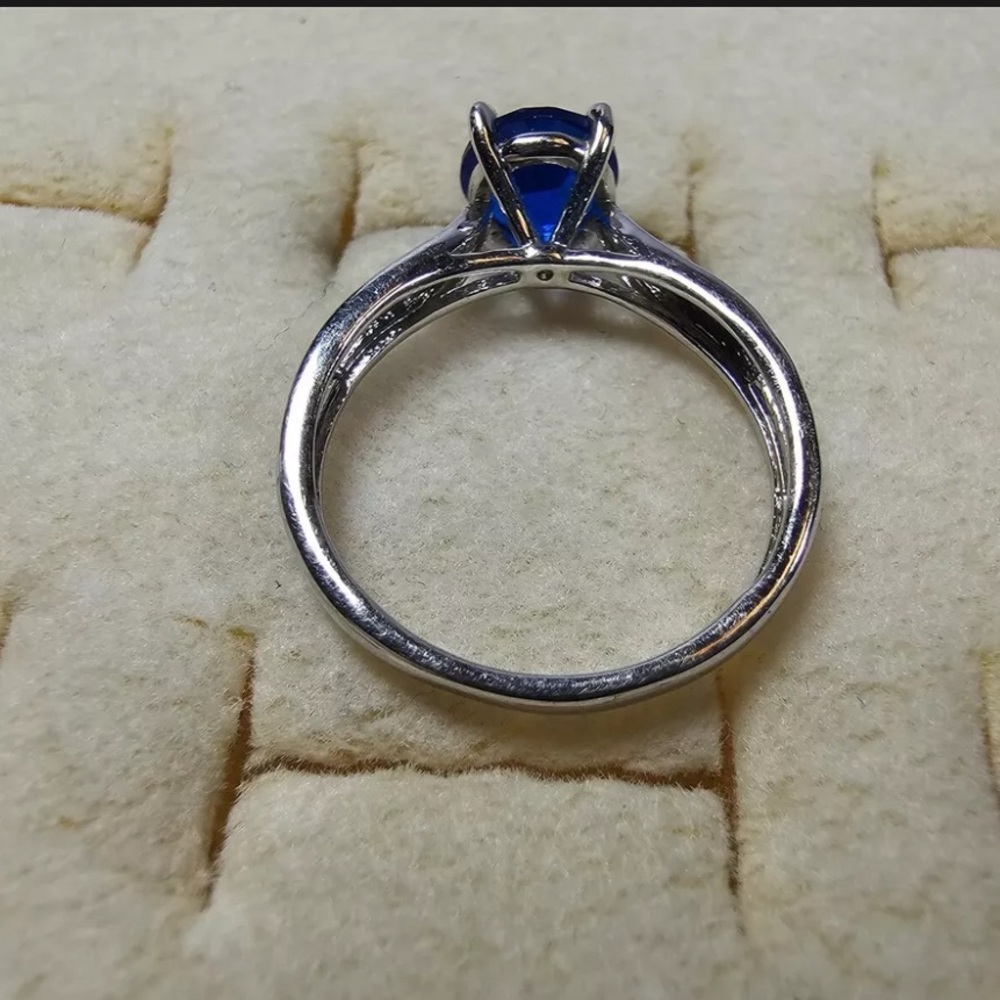 BEAUTIFUL VINTAGE SILVER TONE BLUE RHINESTONE RING SIZE 8 - Picture 4 of 6